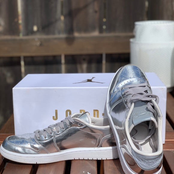 AIR JORDAN 1 RETRO LOW PINNACLE 'METALLIC SILVER' - Picture 2 of 10
